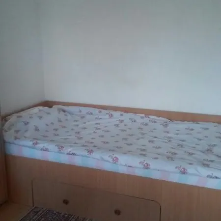 Kuca Za 7 Osoba *